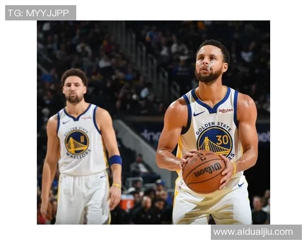 快船与勇士激战正酣10月25日NBA焦点对决引发球迷热议
